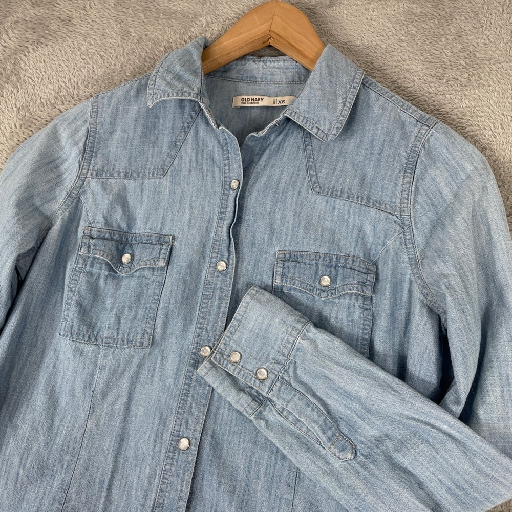 Old Navy Western Shirt Womens XS Blue Denim Pearl Snap Cotton Chambray